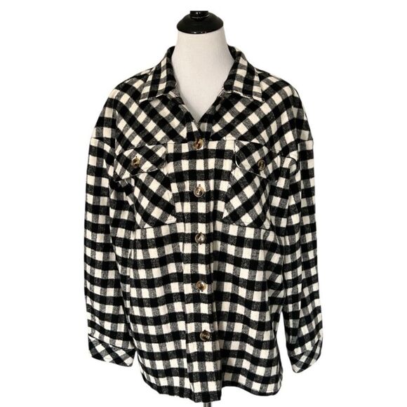 entro Jackets & Blazers - Entro Women’s Black/White Plaid Shacket size M